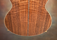 Froggy Bottom M Dlx Walnut Guitar abalone back center strip