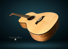 Osthoff 000-12 Black Limba guitar glam shot